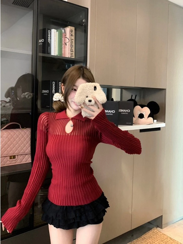 

Красный вязаный свитер с вырезами на шее, женский, весна 2026, новый дизайн в стиле Spicy Girl, облегающий топ с открытыми плечами, из полиэфирного волокна