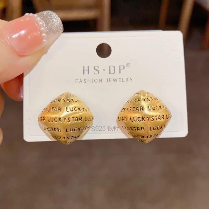 الفرنسية الرجعية المعادن هندسية إلكتروني الأذن ترصيع s925 الفضة إبرة أزياء بسيطة تنوعا تصميم أقراط النساء