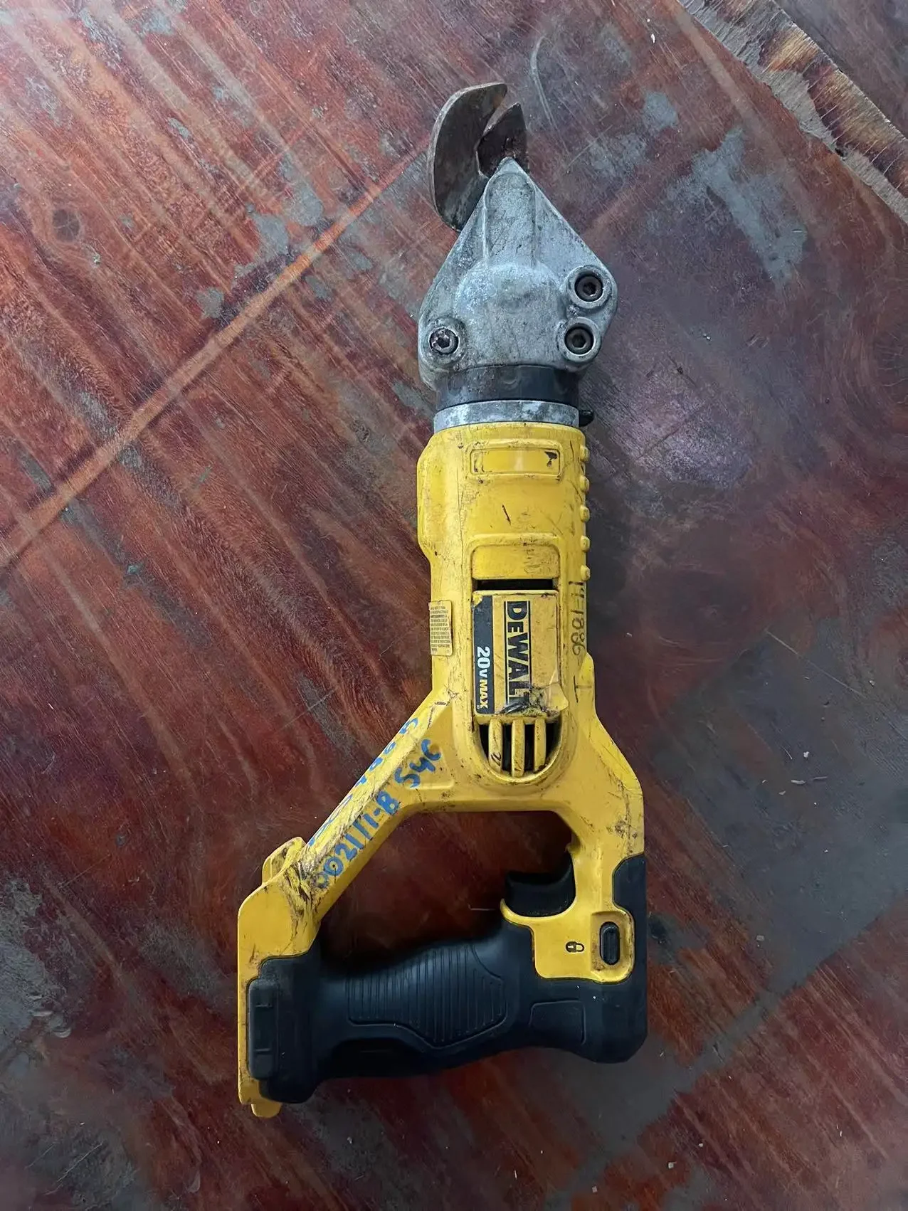 

DEWALT 20V MAX Metal Shear, Offset, 18GA, Tool Only (DCS496B)，SECOND HAND