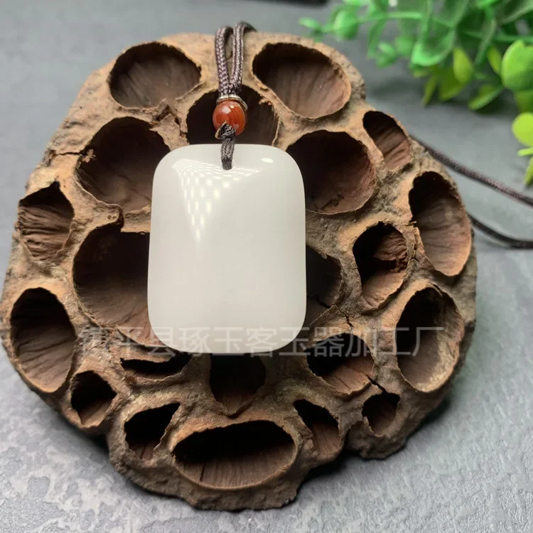 

Синьцзян Золотой Нефрит Белый Нефрит Пинг Бренд Кулон Золотой Нефрит