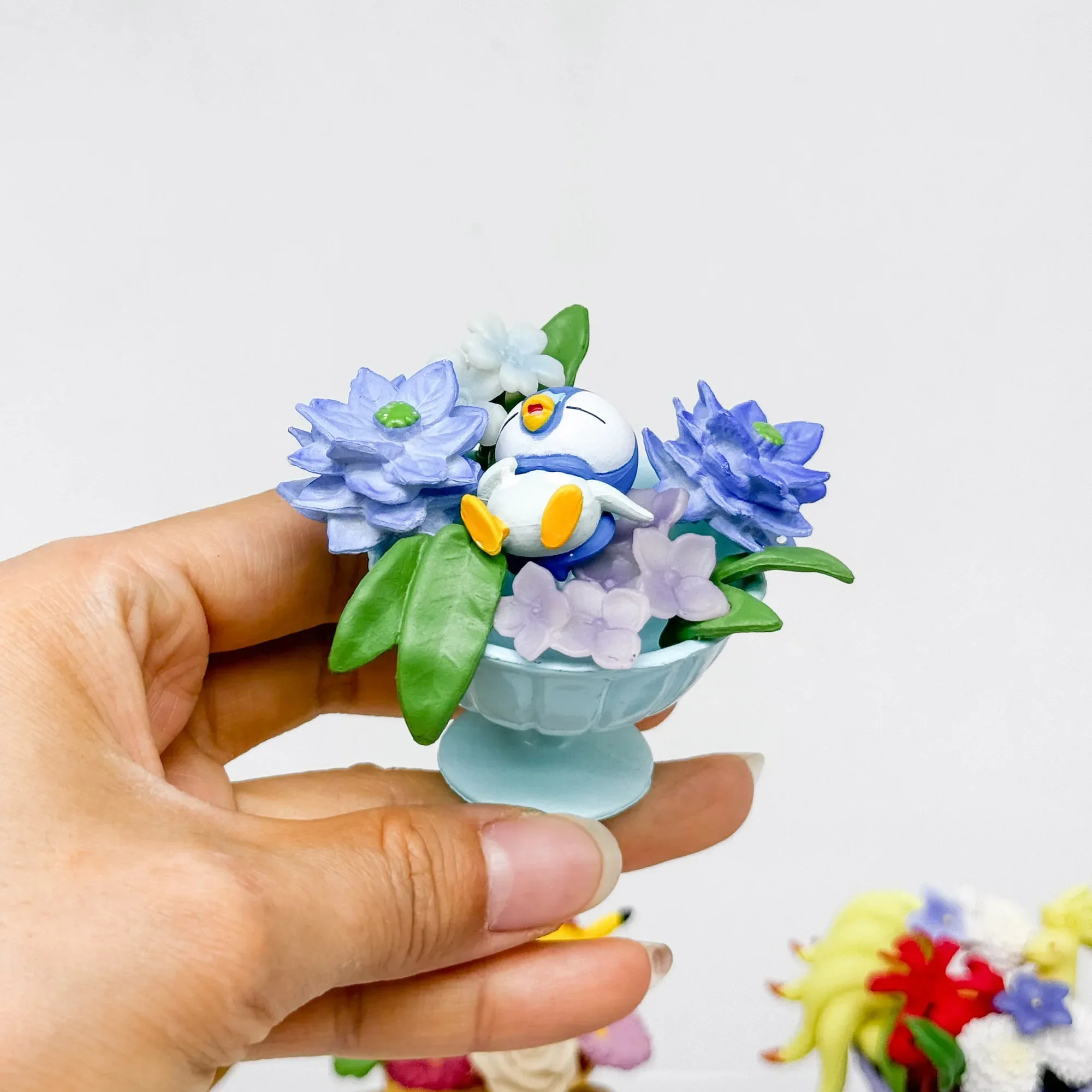 Pokemon tão bonito copo floral coleção 2 pikachu ninetales piplup caixa cega presentes brinquedo modelo anime figuras coletar ornamentos