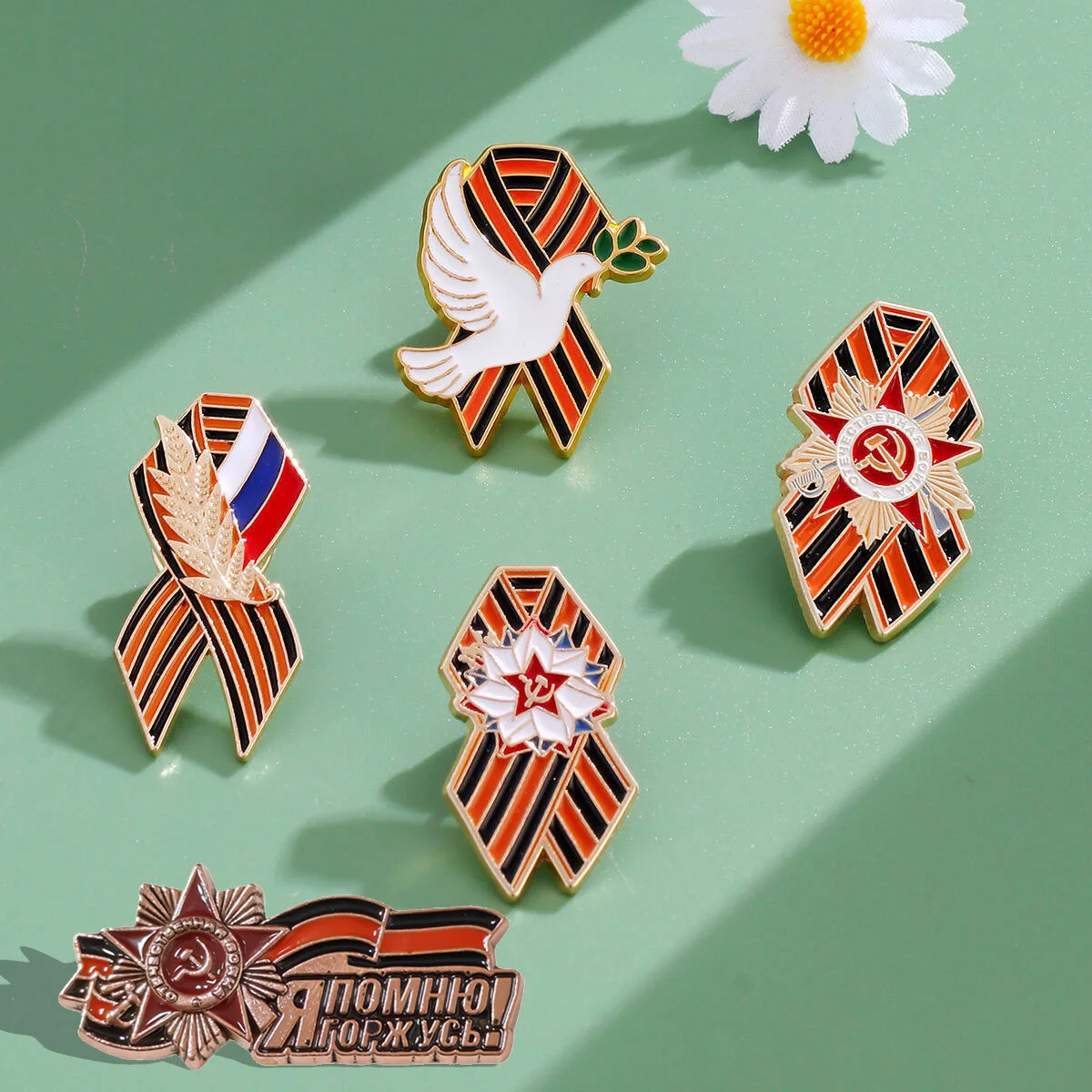 Soviet Metal Patriotic Badge Bronze Film and Television Prop Commemorative Badge brooch Collection Pin