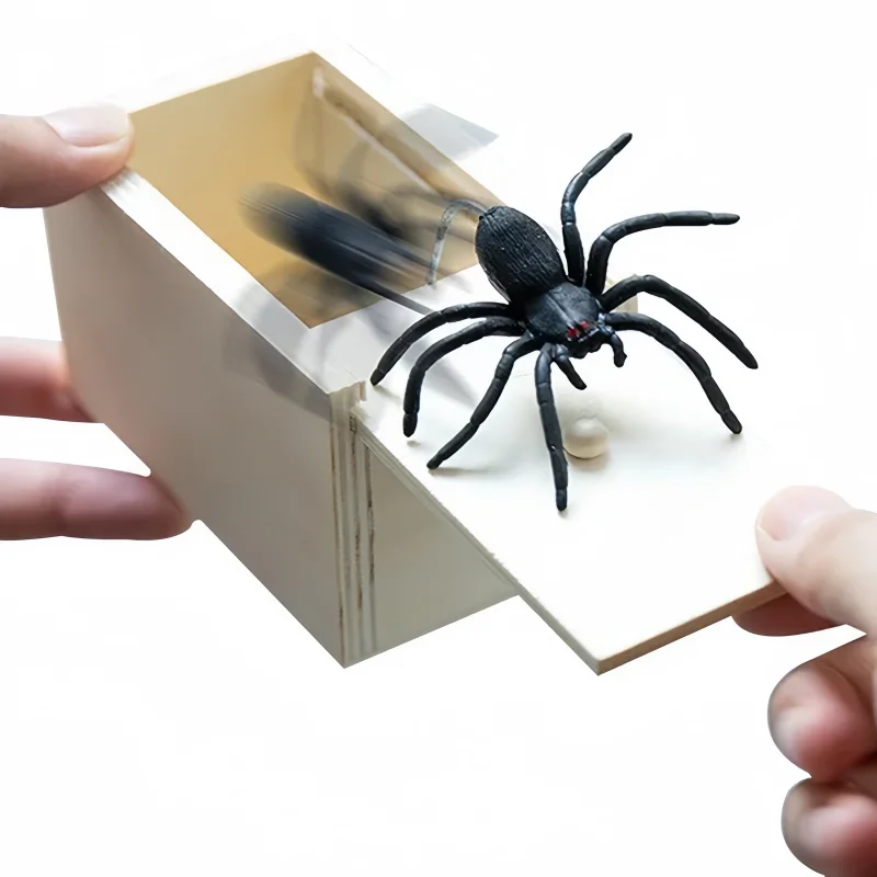 

Wooden Prank Trick Practical ToySpider Scare Prank Box Surprise Box For Parents Friend Home Office Fun Play Game Gift Toy Gift