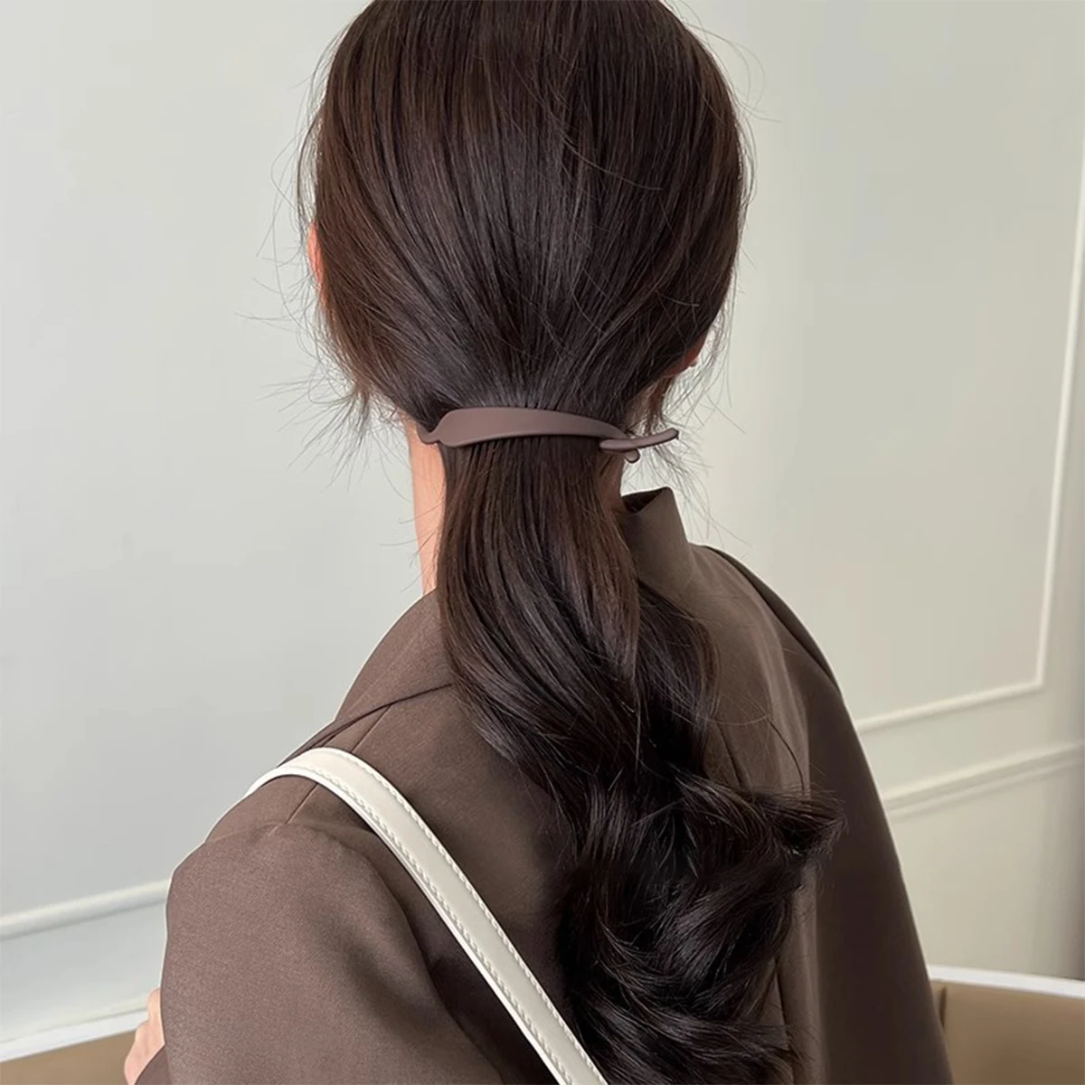 1pcs 간단한 패션 바나나 클립 수직 클립 포니 테일 헤어 클립 여성을위한 우아한 기질 헤어 액세서리 착용
