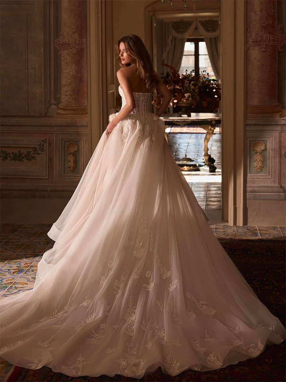 맞춤형 보헤미안 아이보리 오간자 웨딩 드레스, 포멀한 스트랩리스 슬리브리스 신부 드레스, 꿈같은 A라인 코트 트레인 베스티도 데 노비아