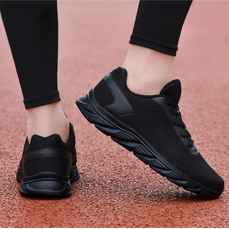 2025 Nieuwe Heren Outdoor Antislip Platte Bodem Mesh Wandelschoenen Dames Zwarte Loopschoenen Casual Sport Lichtgewicht Schoenen