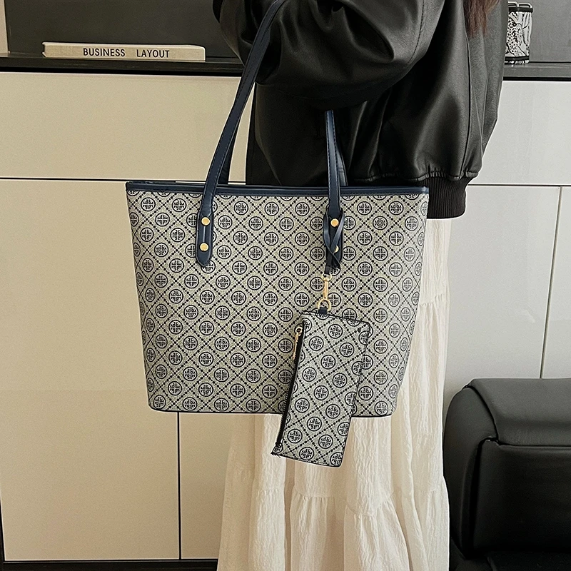 

Urban Commuter Tote Bag: Versatile American Style for Business Women, Exquisite Light Luxury Work Solution 2025