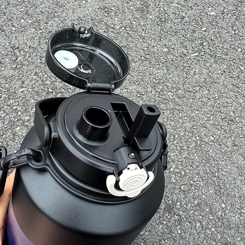 1 Stück 2000ml Eis- und Wärmeisolierter Trinkbecher, Tragbare Outdoor-Sportflasche, Einfacher und Modischer Becher – Detail 5