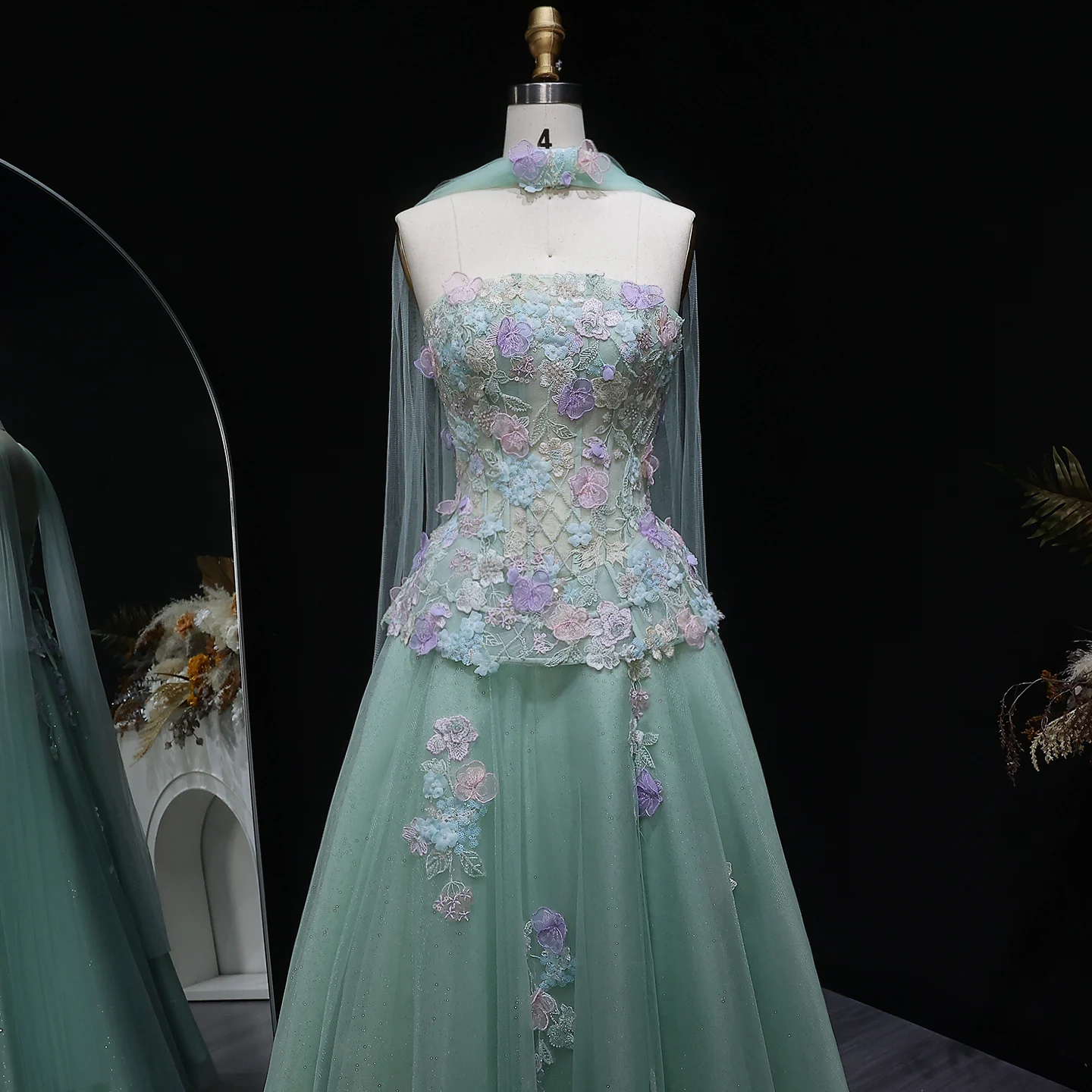 Sharon Said Dubai Elegantes Salbeigrünes Abendkleid mit Applikationen und Schal 2026 Damen Hochzeits-Formelles Partykleid SS755 Maßanfertigung – Detail 6