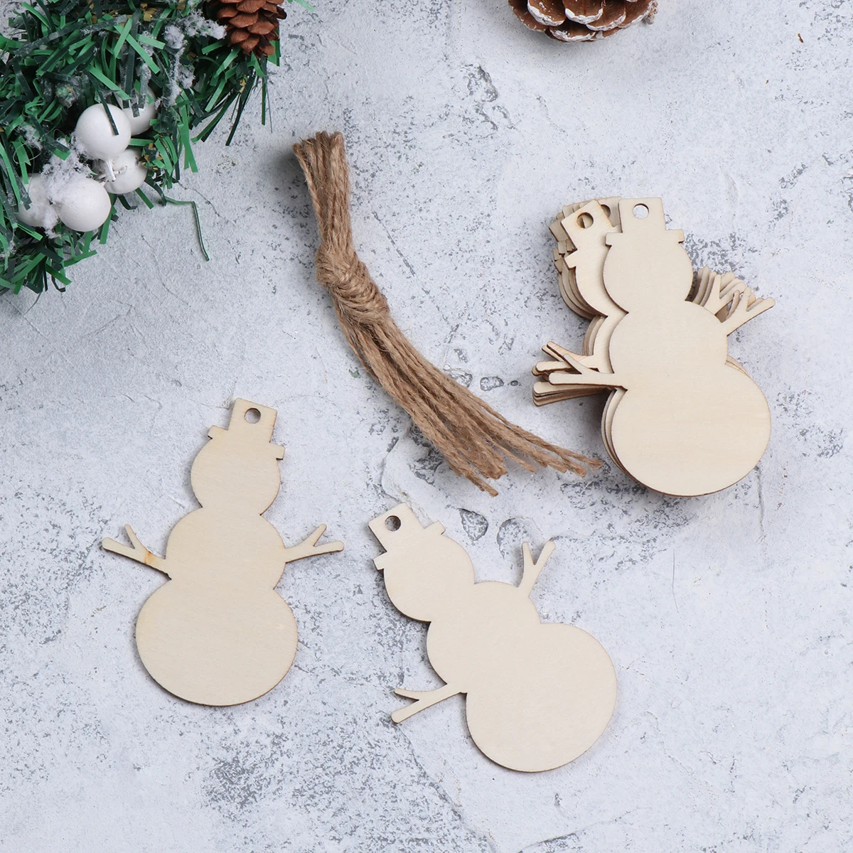 

50Pcs Wooden Hanging Pendant Craft for Christmas Decoration Home Living Window Cafe Restaurant Holiday Wall Porch