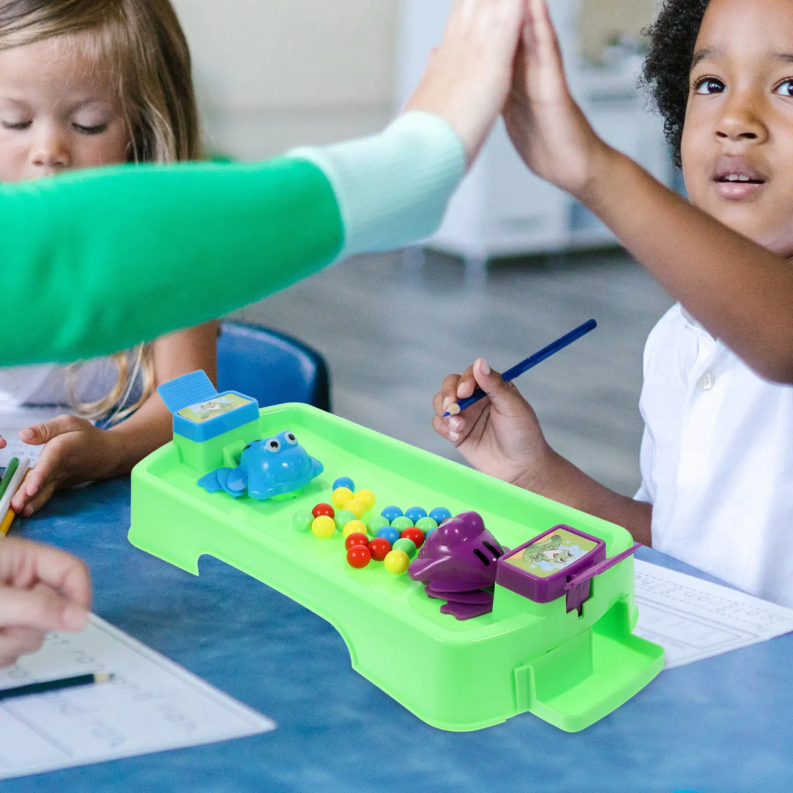 

Настольная развивающая игра для родителей и детей: Кормление лягушек, поедание бусин и бобов. 24 ярких безопасных цвета. Развитие зрительно-моторной координации.