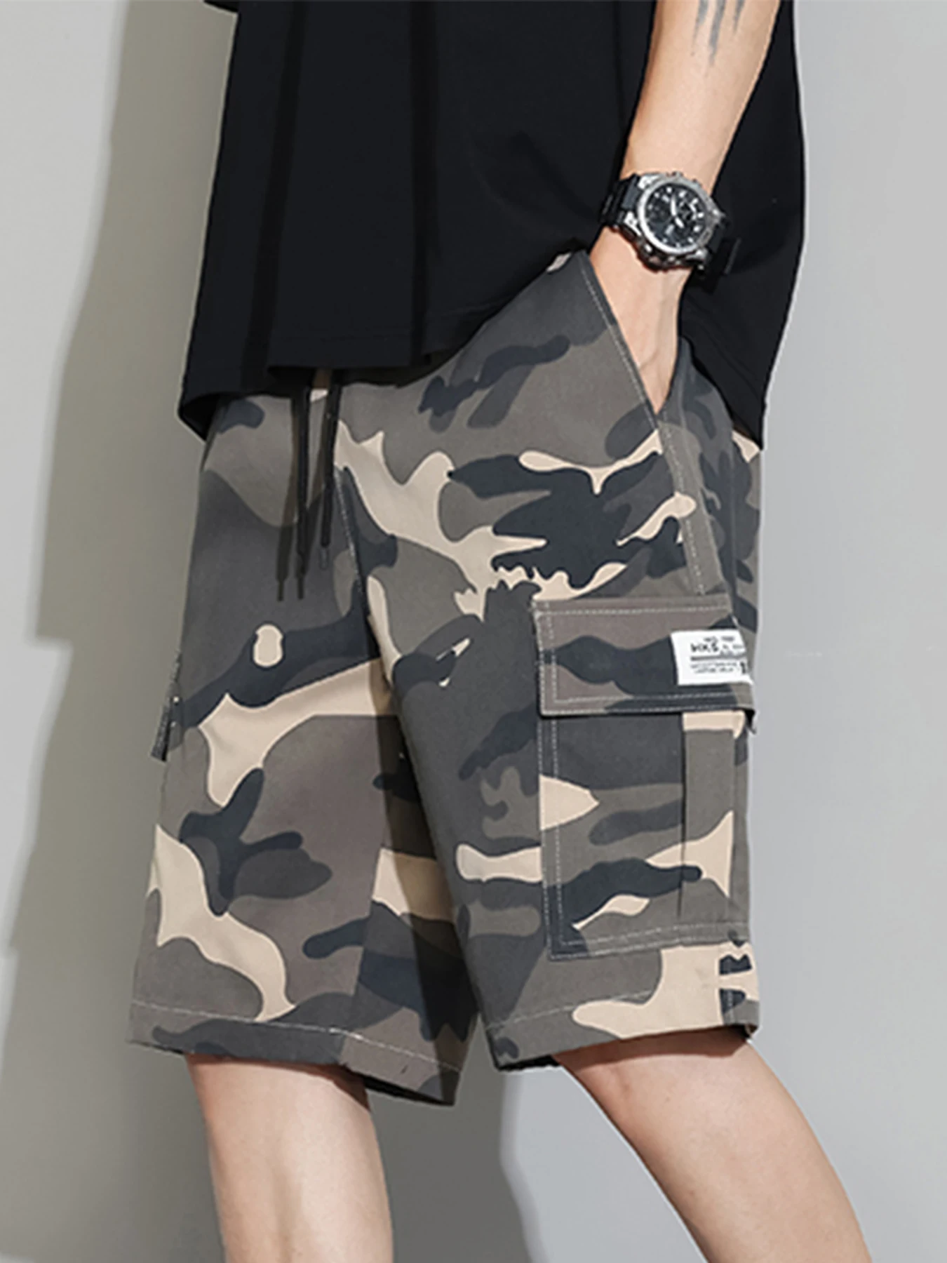 Men's camouflage workwear shorts with casual elastic waistband and drawstring design, classic work shorts with large pockets, co