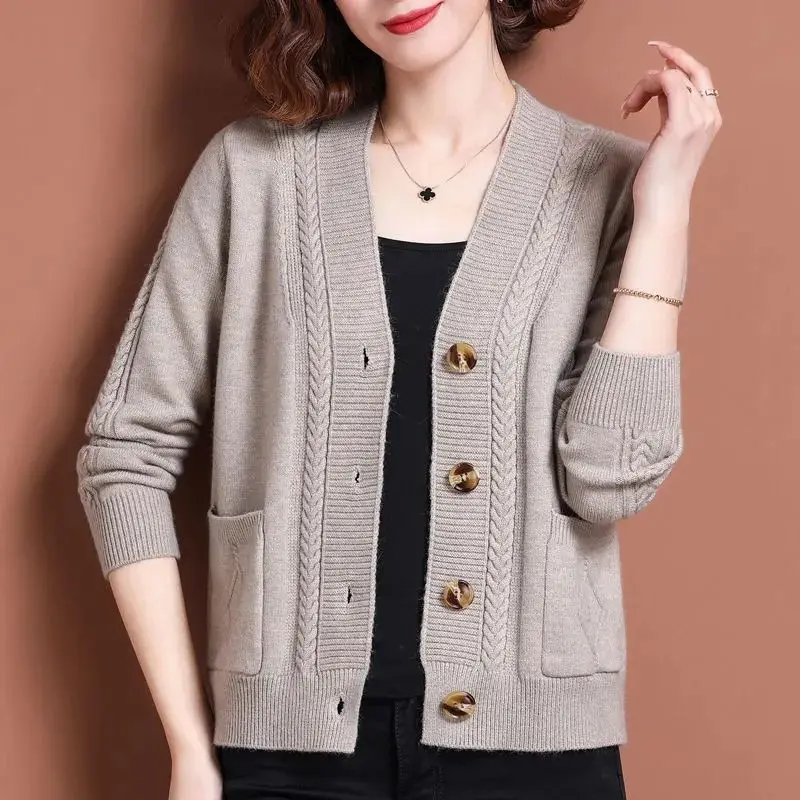 Fashion V-Neck Knitted Button Pockets Cardigan Sweater Women\'s Clothing 2022 Autumn New Oversized Casual Tops All-match Coat