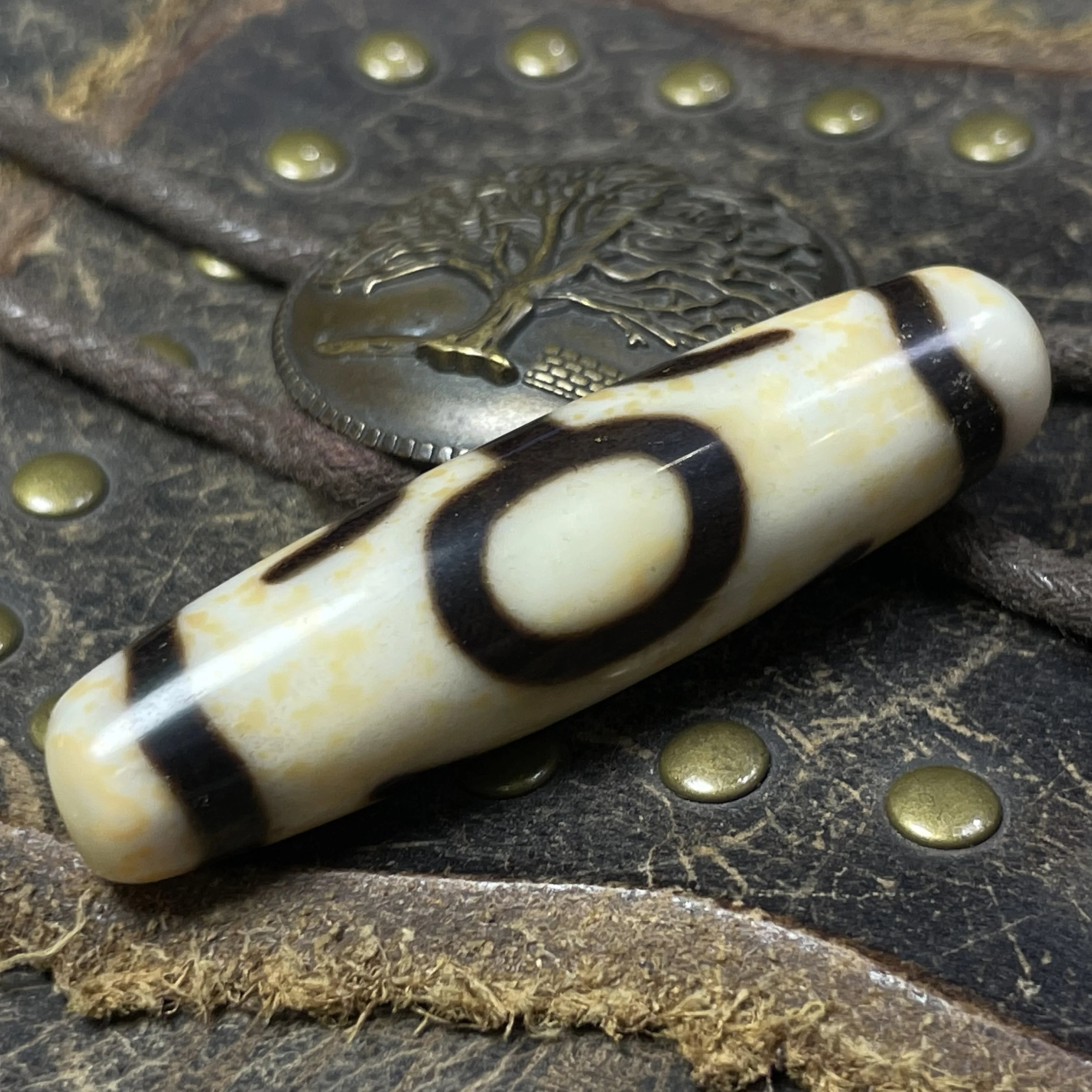 Tibetan Pure Mirror Light Elderly Noble Dzi Bead Pendant 13x49mm