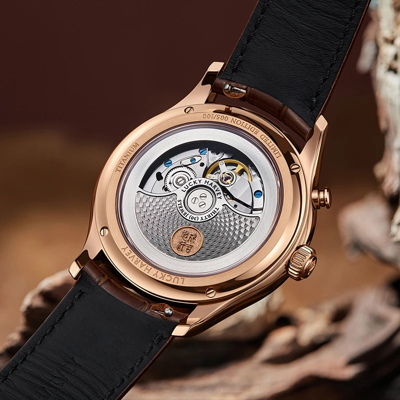 Lucky Harvey Limited 3D Hero G - Guilloché Dial Watch recensie en prijs