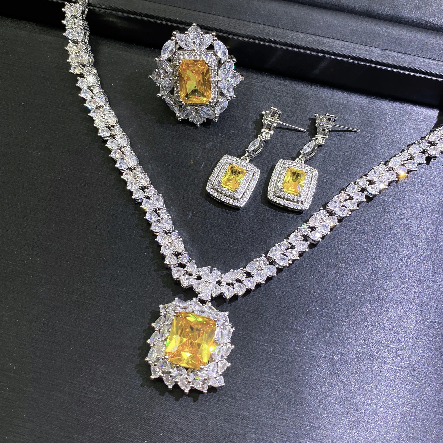 

Women Canary Tourmaline Water Drop Gemstone Necklace Plated with 18K Gold Farah Crown Zircon Ring