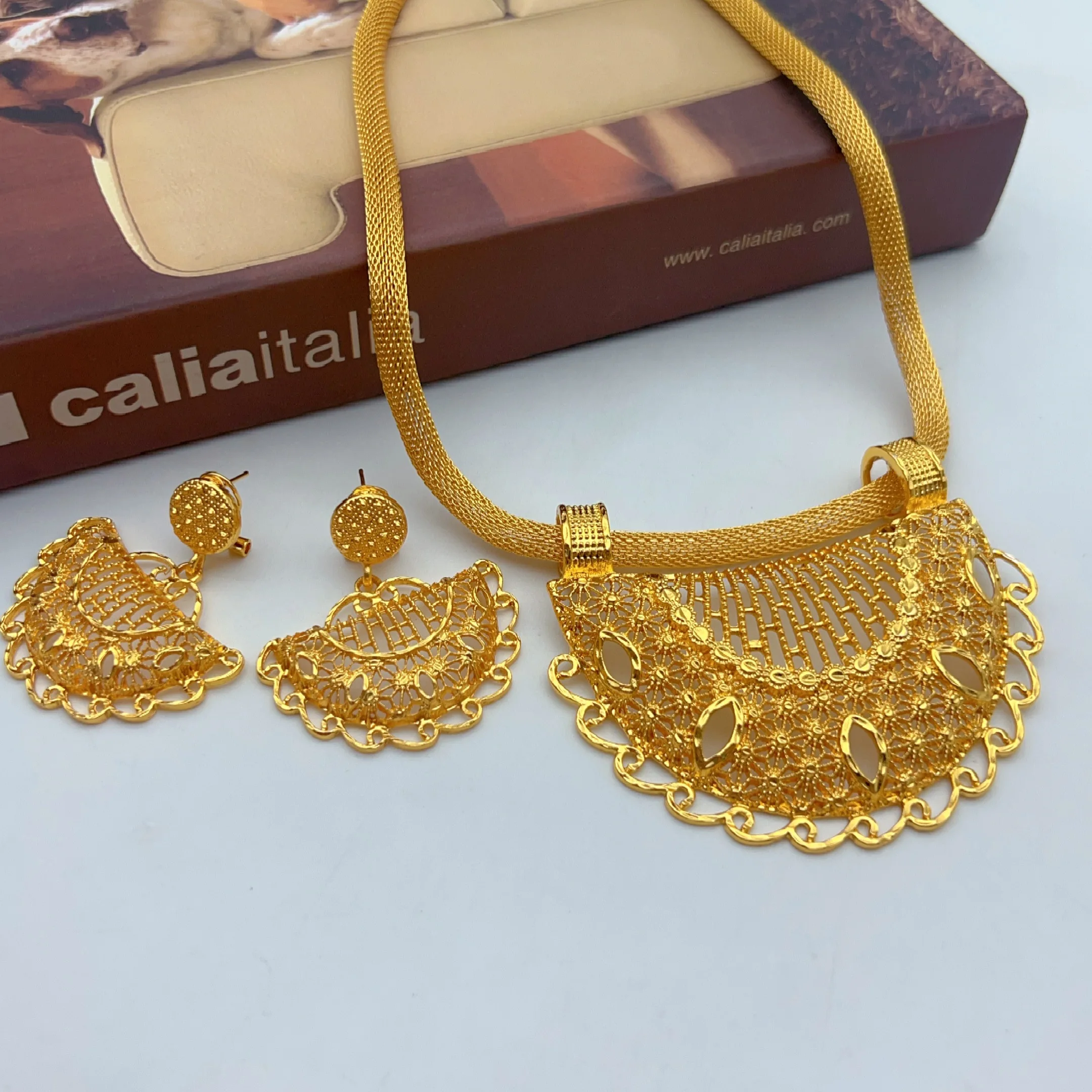 Nigerianisches 24k vergoldetes Schmuckset für Damen, Dubai Halskette, Ohrringe, Schmuck, brasilianische afrikanische Brautsets – Detail 4