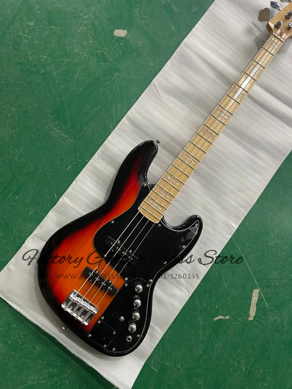 

Custom 4 string sunburst bass, fixed bridge, ash wood body, maple fingerboard shell inlay, active battery