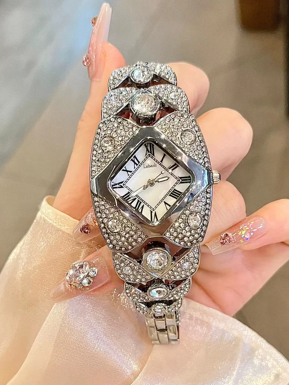 Relógio feminino elegante, relógio de pulseira elegante e personalizado, relógio de quartzo feminino moderno e estiloso, presente feminino