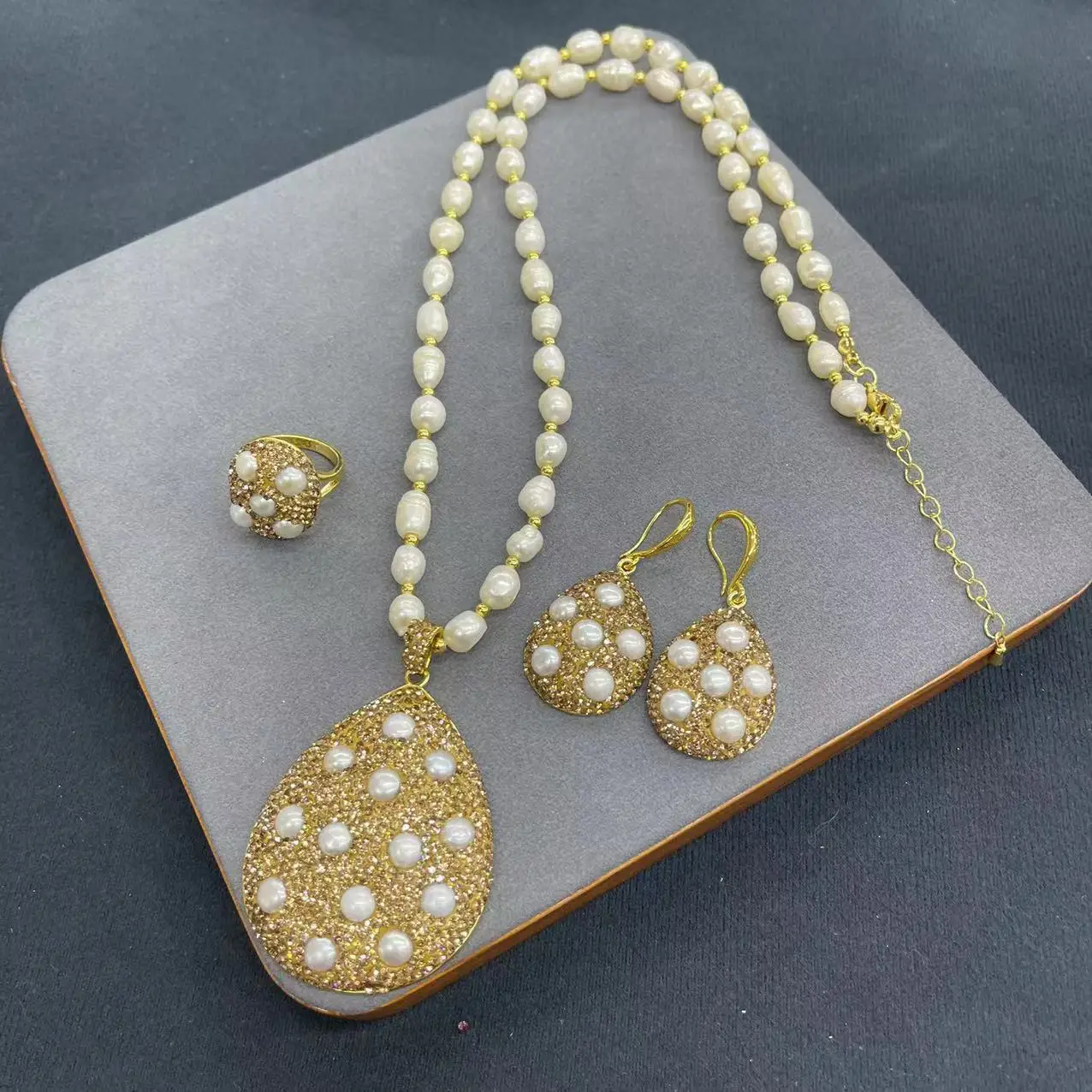 

Ore sales natural freshwater pearl set, personalized Czech crystal light inlay three-piece set pendant necklace earring ring