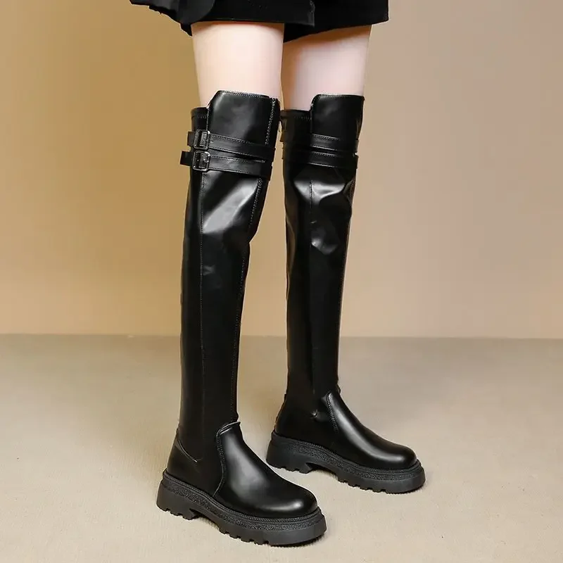 أحذية نسائية فوق الركبة لراكبي الدراجات النارية 2025 منصة جديدة نعل سميك قابل للتمدد مقاس كبير أحذية بمقدمة مستديرة وكعب منخفض للدراجات النارية