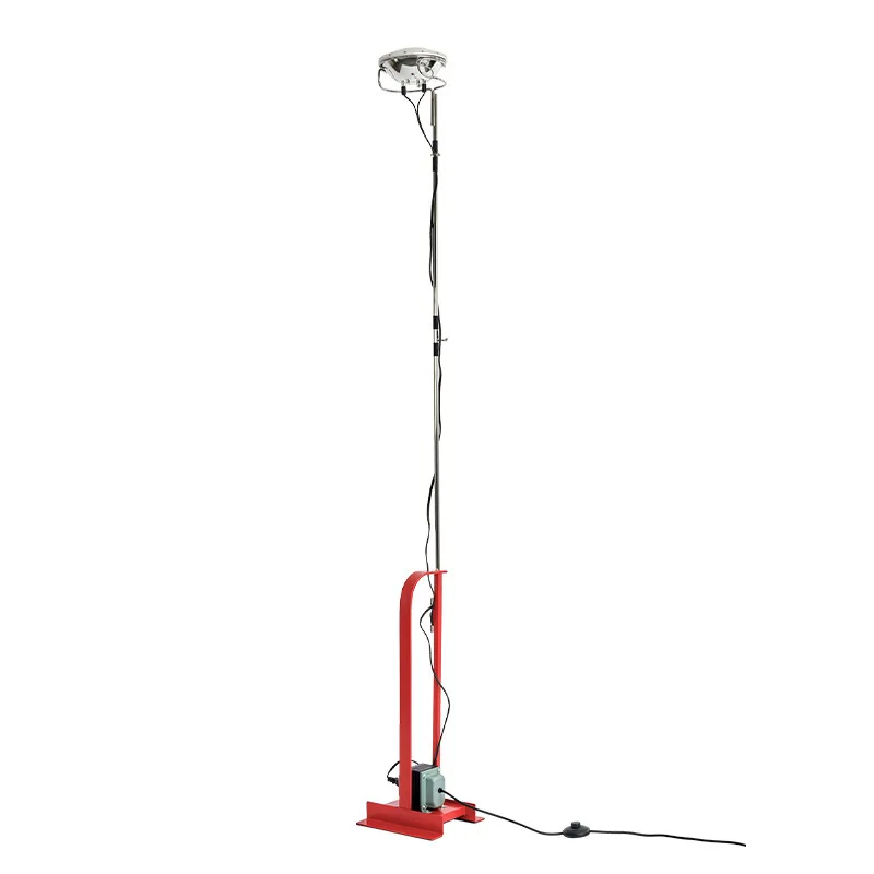 โคมไฟตั้งพื้นสไตล์อินดัสเทรียลย้อนยุคคลาสสิก ดีไซน์เนอร์ออกแบบให้สามารถยกขึ้นลงได้ ปรับความสว่างได้