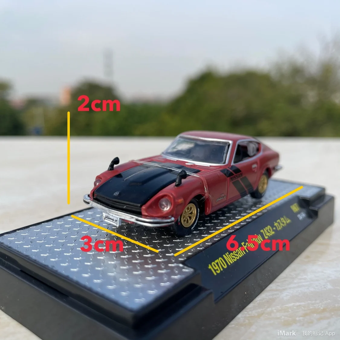 Diecast 1:64 Scale Nissan Z432 Sports Car Alloy Car Model Collectible Toy Gift Souvenir Display Ornament