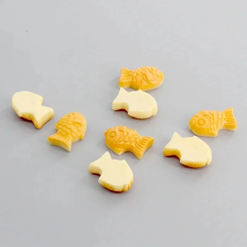 10 unidades/lote, colgantes de resina con motivos de comida estilo kawaii, imitación de peces y pasteles, con base plana, accesorios para la elaboración de joyas y manualidades.