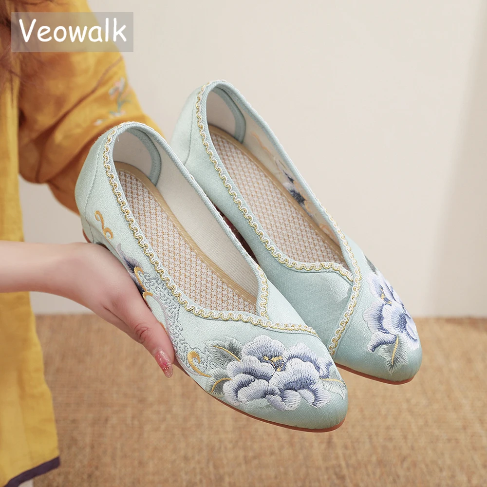 Veowalk Vintage Chinese Embroidery Women Cotton Satin Pointy Toe Slip On Low Heel Pumps Elegant Ladies Casual Walking Shoes