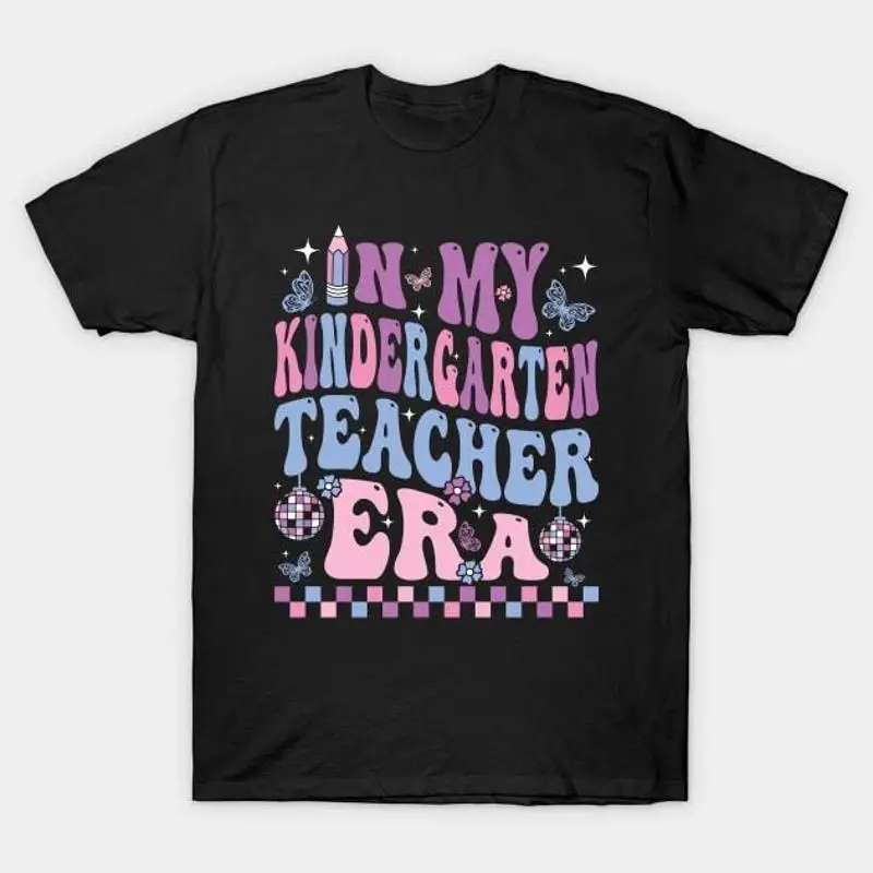 

Футболка Groovy In My Kindergarten Teacher Era First Day Of School S 5XL Fast Shi