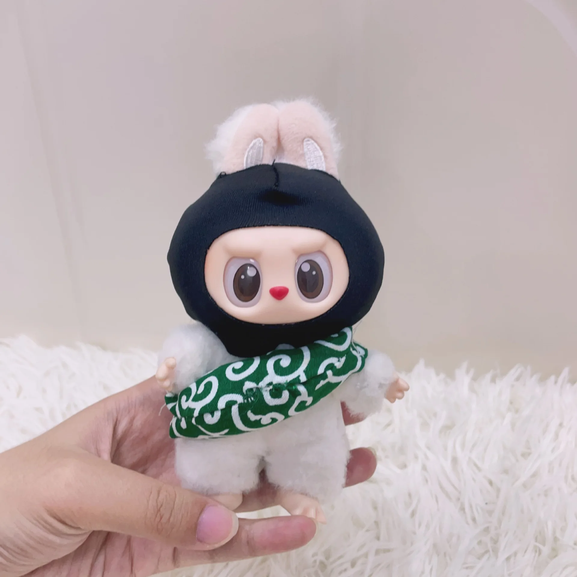 

Clothes For Labubu 1st - 3rd Gen 15/17cm Dolls Cute Bunny Outfit Set Black Hood Green Patterned Bag Two Piece