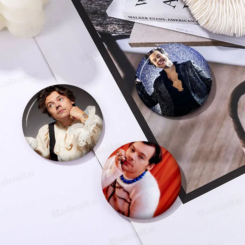 Singer H-Harry Styles Cartoon Brooches Anime Badge Round Handmade Brooch Lapel Pins Jewelry for Backpack Clothes Gifts