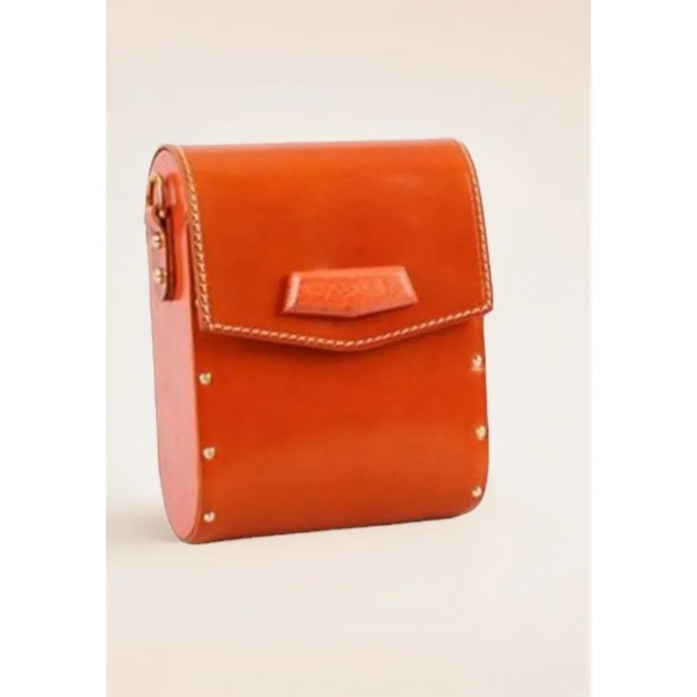 

New Women's Fashion Cowhide Bag Retro High Fashion Ancient Plant-tanned Cowhide Middle Cowhide with Wooden Mobile Phone Bag