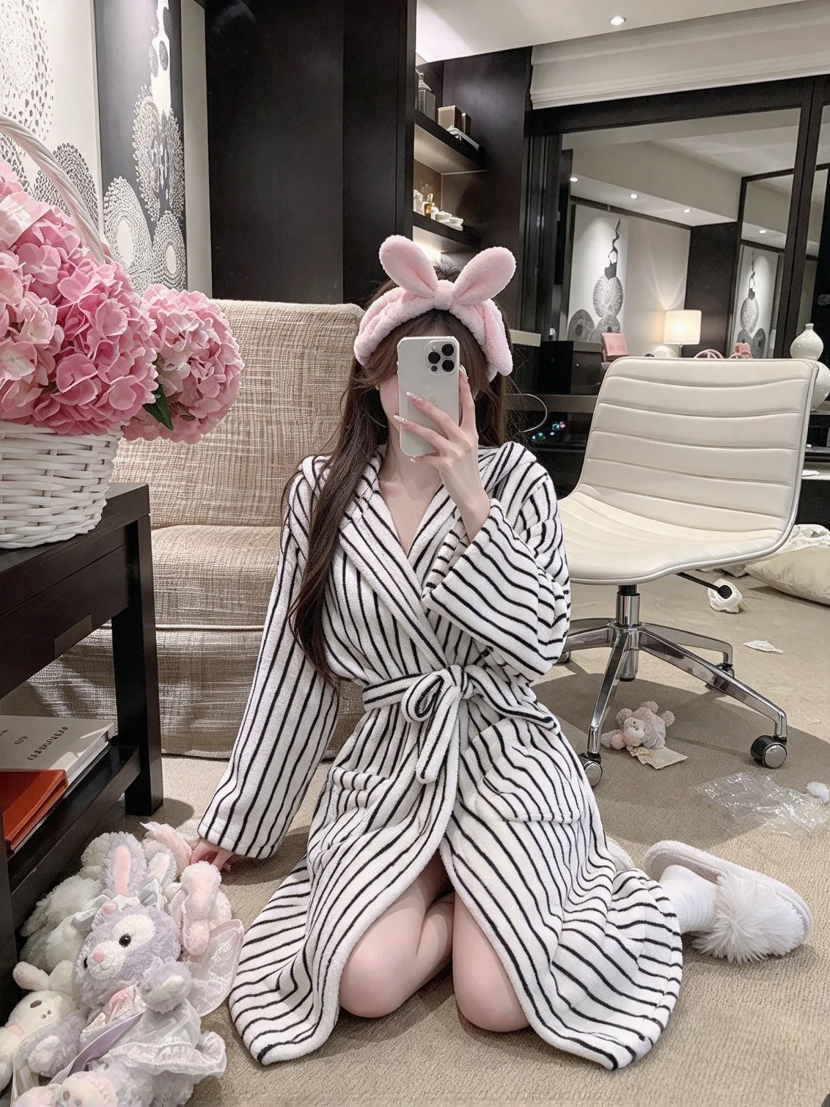 women's-long-thickened-flannel-robe-with-hood-striped-sleepwear-winter-warm-home-clothes-v-neck-polyester-comfortable
