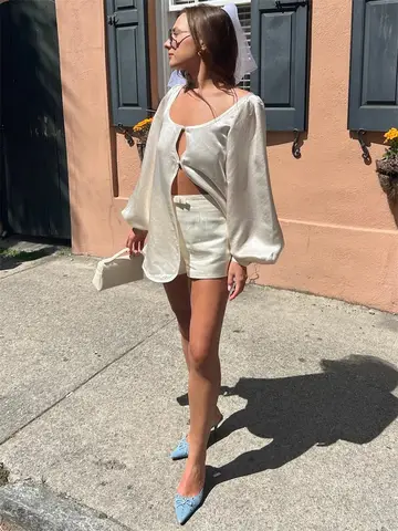Tossy Satinowy Komplet Dwuczęściowy z Wycięciami, Seksowny, Szorty Damskie, Elegancki Kardigan z Długim Rękawem do Pracy i Szorty z Wysokim Stanem, Nowy