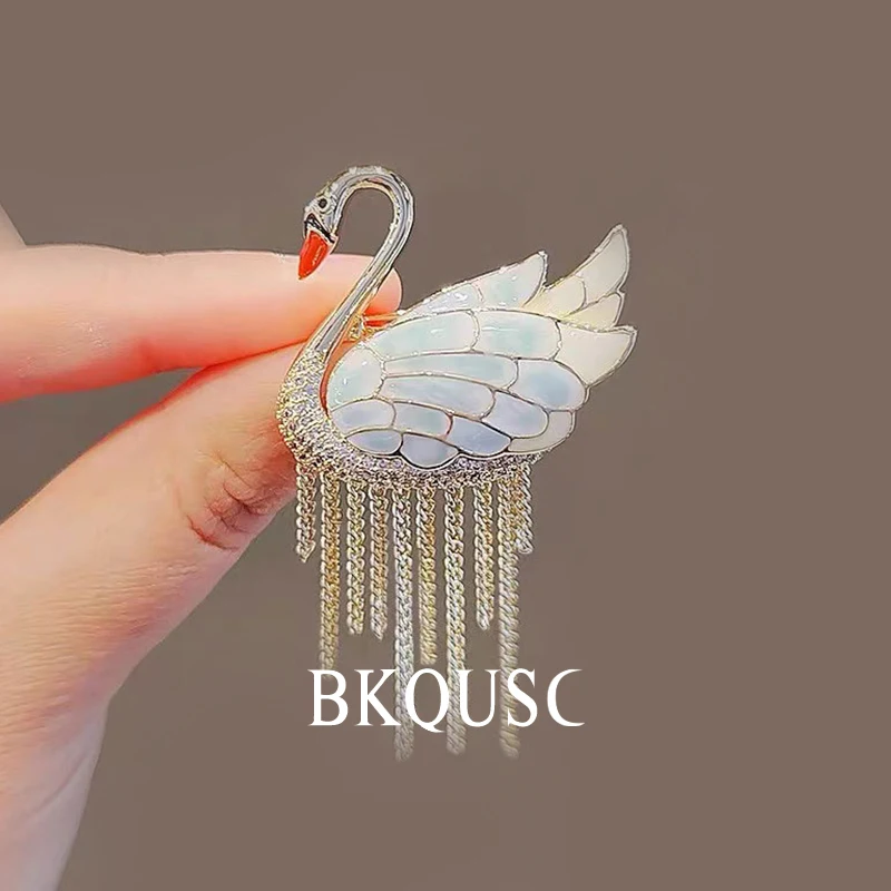 Crystal Brooch For Women Fashion Animal Plant Cartoon Brooches Ladies Stylish Rhinestones Pearl Pin Jewelry Accessories Gift