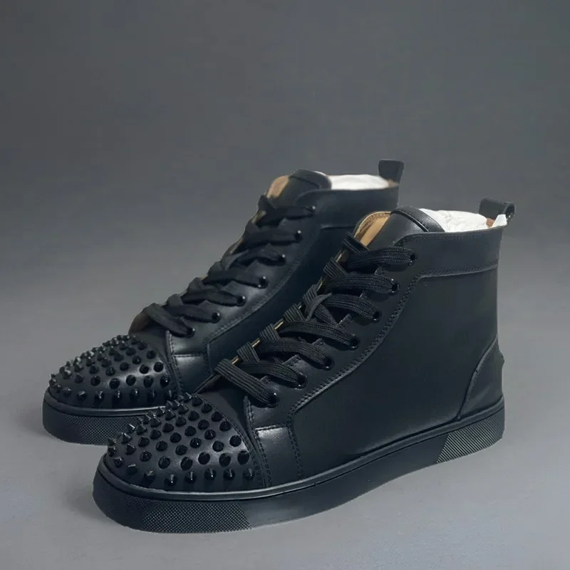 Luxus Marke High Top Rote Untere Schuhe Für Männer Trainer Fahren Spikes Weiß Schwarz Echtes Leder Nieten Zehenkappe Wohnungen Sneaker