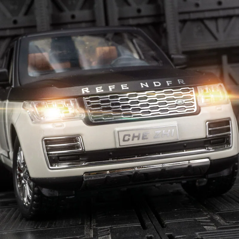 1:24 Land Rover Range Rover, puertas modelo de vehículo todoterreno de aleación y capó de motor, el maletero se puede abrir, un coche de juguete para niños