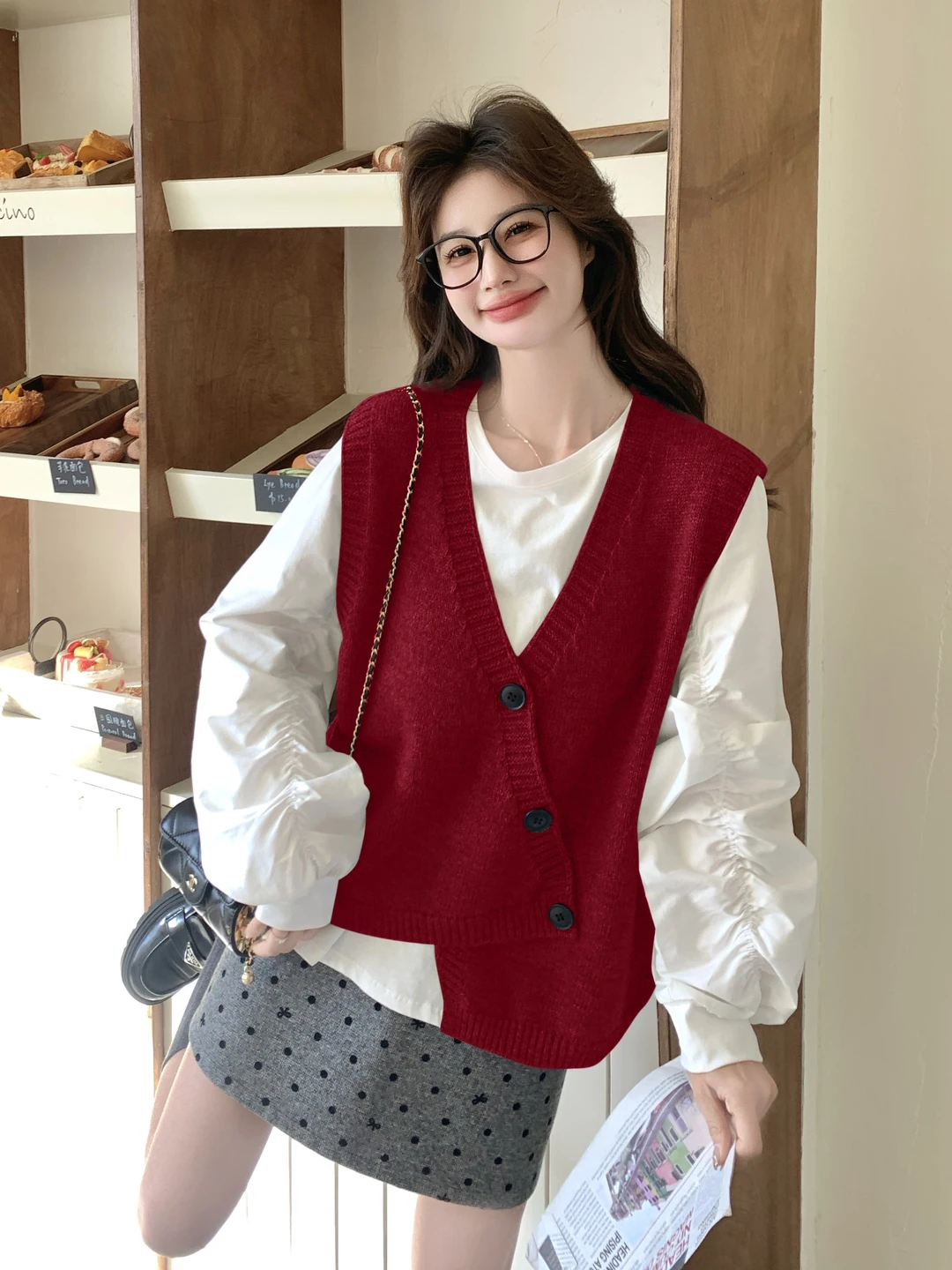 

Red Knitted Vest White Shirt Set Women's Fashion Spring Autumn Style Attract Attention Two-Piece Set V-Neck Button Loose Fit