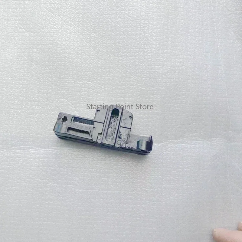 

The sunroof clip slider is suitable for the Koleos sunroof bracket