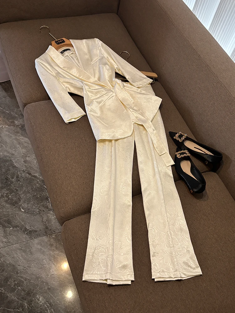 

Белый костюм 2026: Новинка весенней коллекции, профессиональный элегантный комплект из высококачественного ацетата с эффектом утяжки на талии для ведущих и модниц