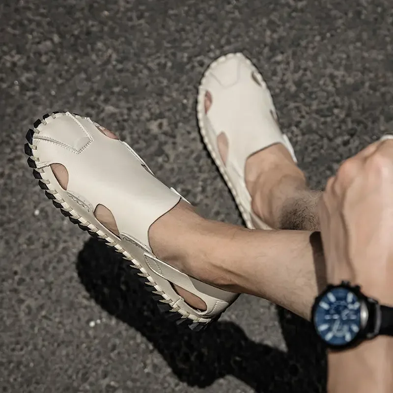 

Мягкая мужская обувь с резиновыми отверстиями. Цвет на открытом воздухе. Добро пожаловать. Предложение для ежедневного использования. Лето 202. Дизайнерские мужские сандалии из ПВХ с открытым носком.