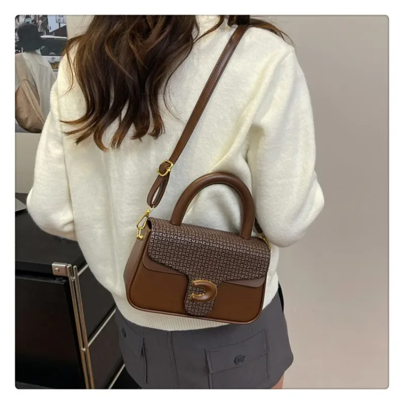 

2025 New Shoulder Bag - Stylish Crossbody Purse with Metallic Accents, Minimalist Handheld Bag for Women Elegant & Versatile