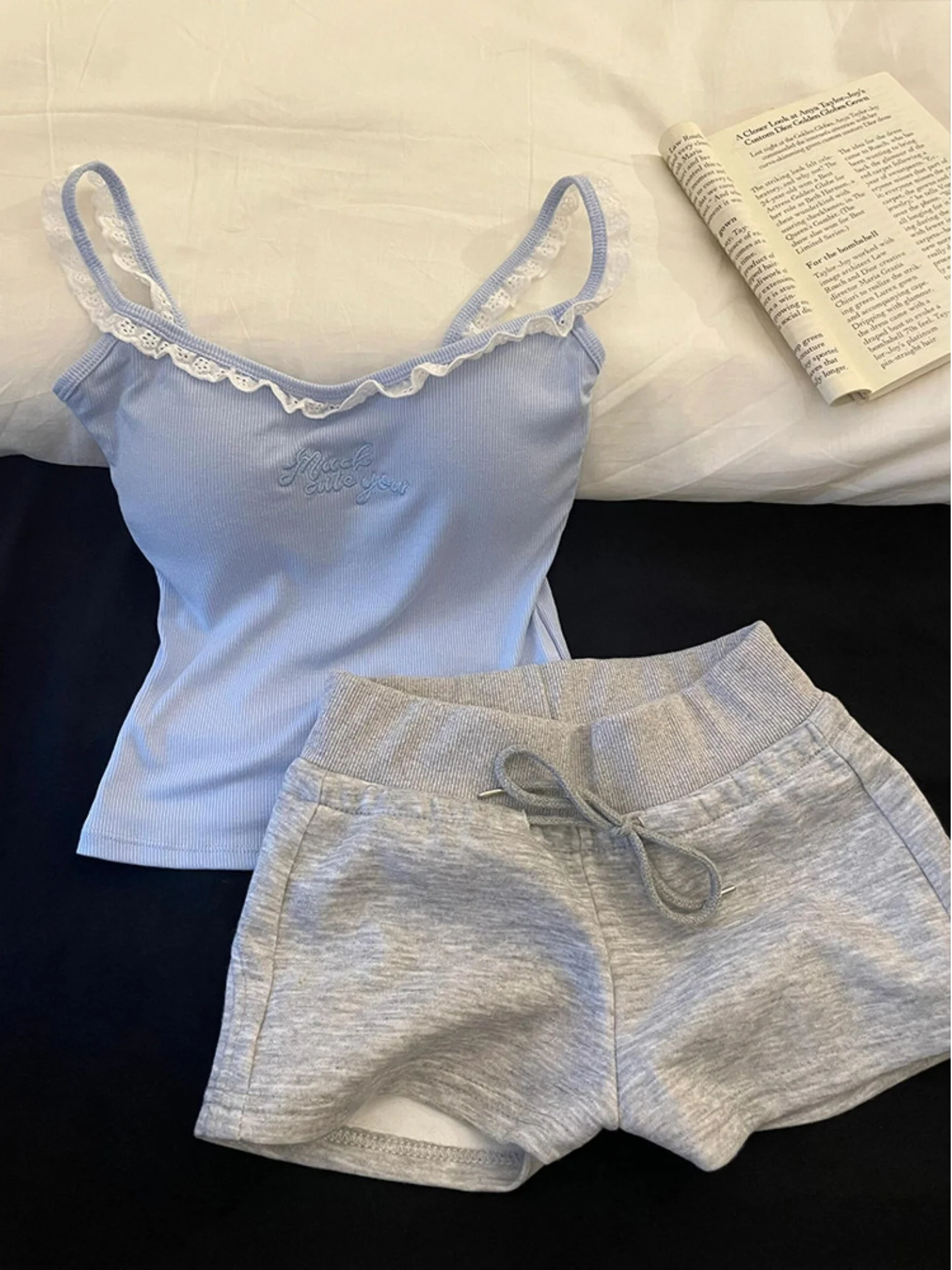 pigiama-da-donna-con-cinturino-blu-vestibilita-slim-per-casa-e-attivita-all'aperto-set-pantaloncini-con-imbottitura-sul-petto-comodo-e-traspirante-camicia-da-notte-estiva