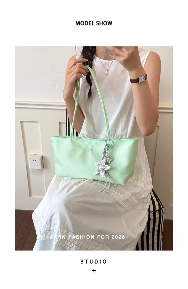 CEEKAY Minimalistische Handtasche aus massivem Nylon, zwei Tragemöglichkeiten, Metall-Sternanhänger, für Mädchen, vielseitig einsetzbar, frische, tägliche Unterarm-Umhängetasche – Detail 3