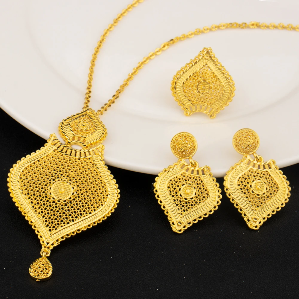 

Dubai 24K Golden Plated Jewelry Set African Women's Banquet Wedding Necklace Set Nigerian Wedding Jewelry Wholesale