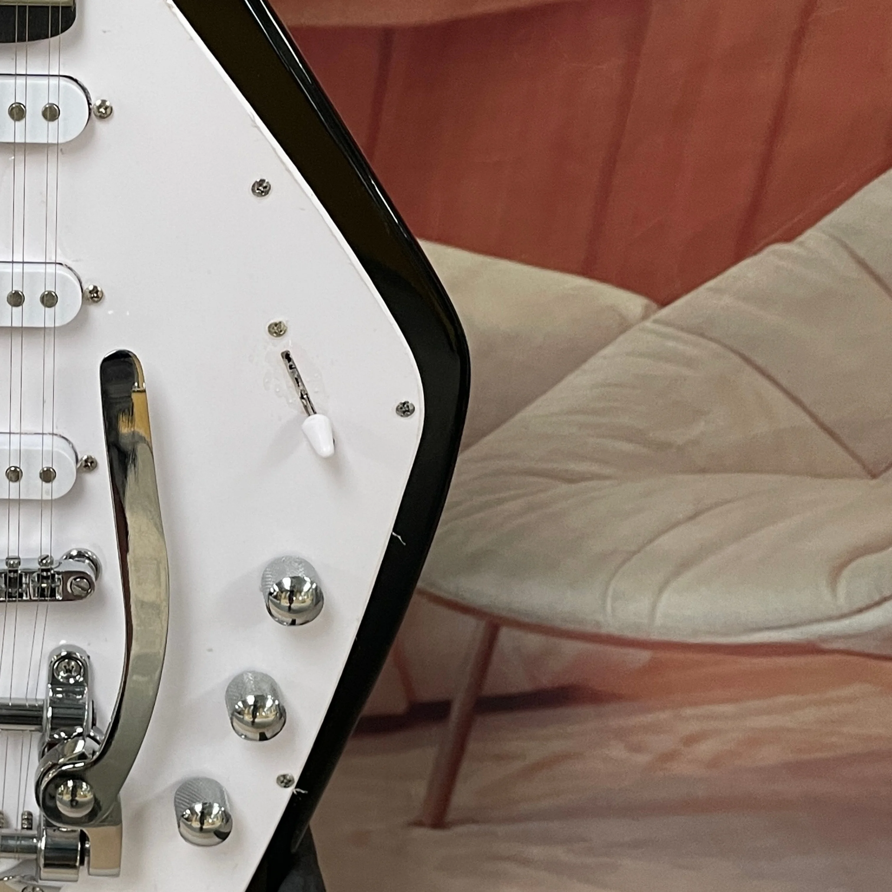 12-string electric guitar with rosewood fingerboard, SSS pickups, tremolo system guitars—rare collectible electric guitarra view 4