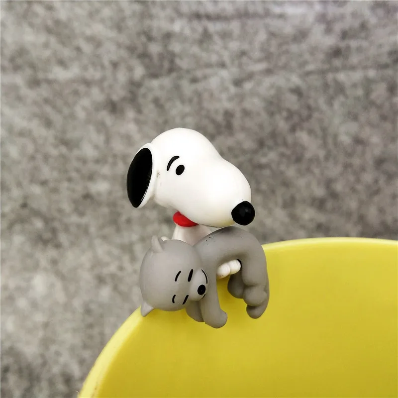 Anime Snoopy Figur Aksi Liontin Patung Pelek Tepi Cangkir Mode Boneka Kawaii Dekorasi Koleksi Mainan Kotak Buta Hadiah Anak-anak