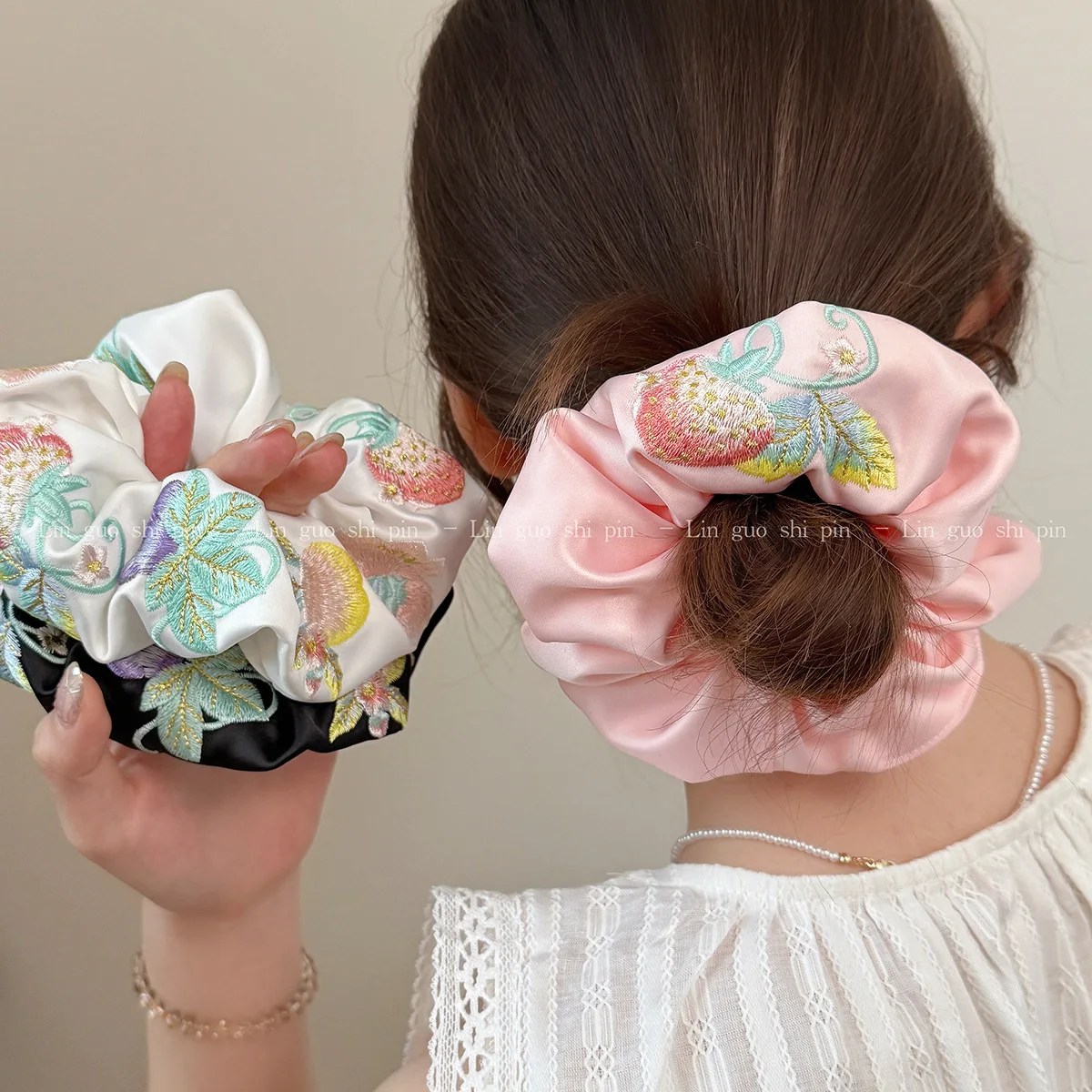 

Colourful Handmade Embroidered Strawberry Grape Hair Rope Cute Fresh Hair Accessories For Women Delicate Stretchy Hair Bands New