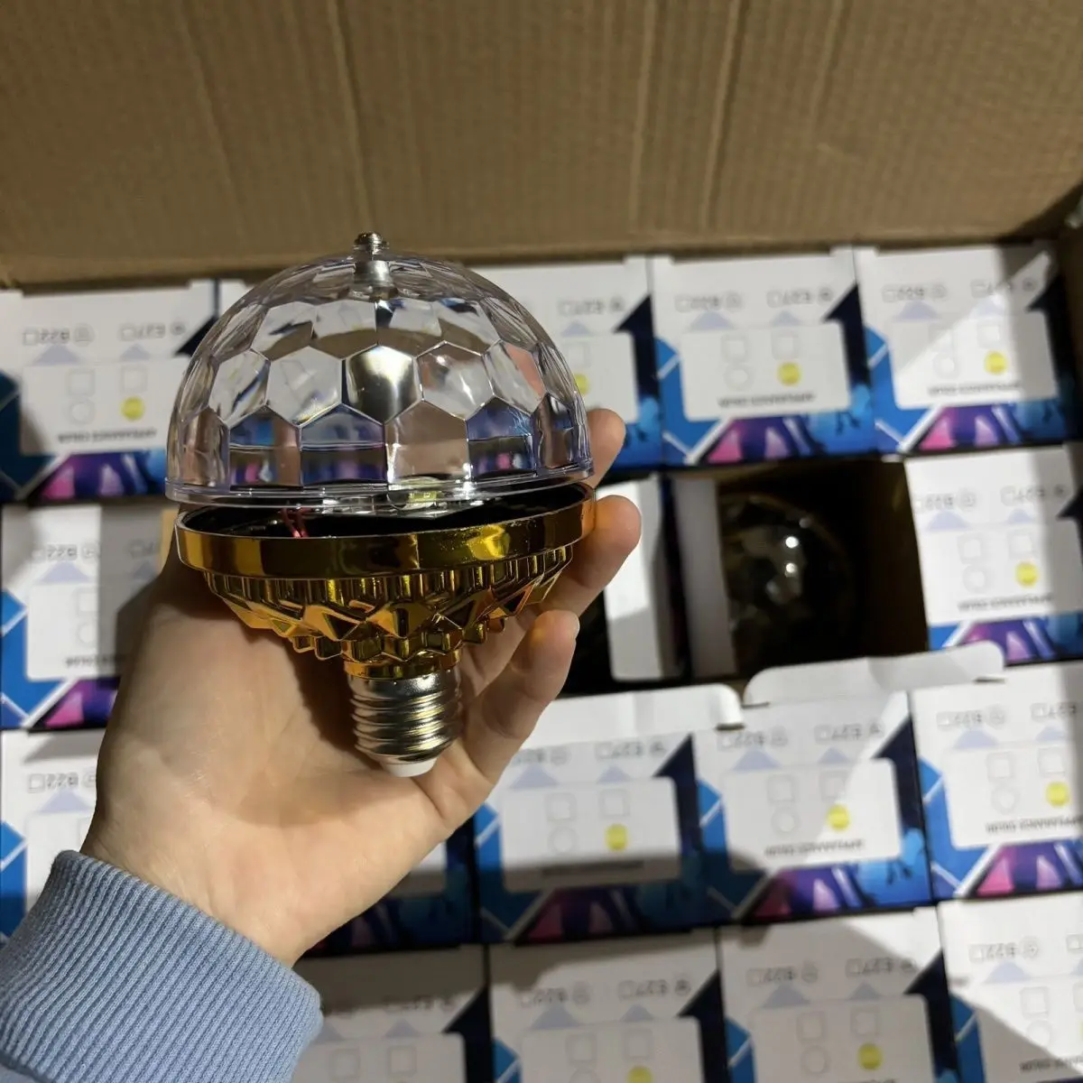 KTV flash lantern colorful rotating light bulb automatic color change colorful lights